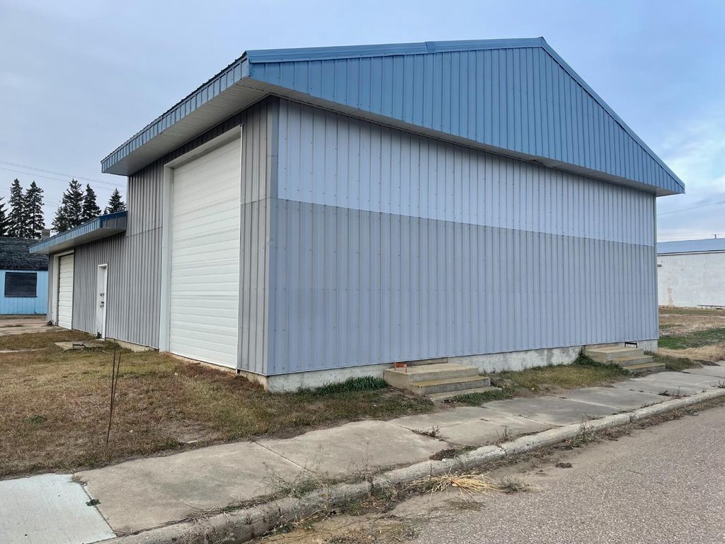 Photo of 4904 51 Street, Innisfree, AB T0B 2G0 (MLS # A2070394)