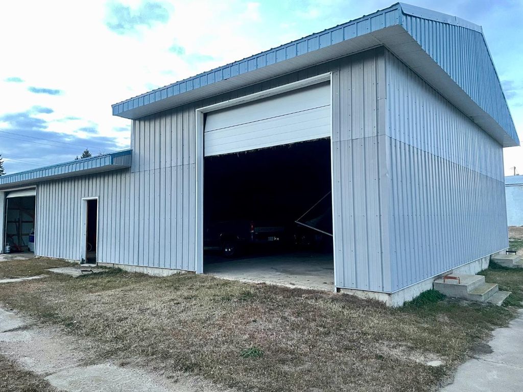 Photo of 4904 51 Street, Innisfree, AB T0B 2G0 (MLS # A2070394)