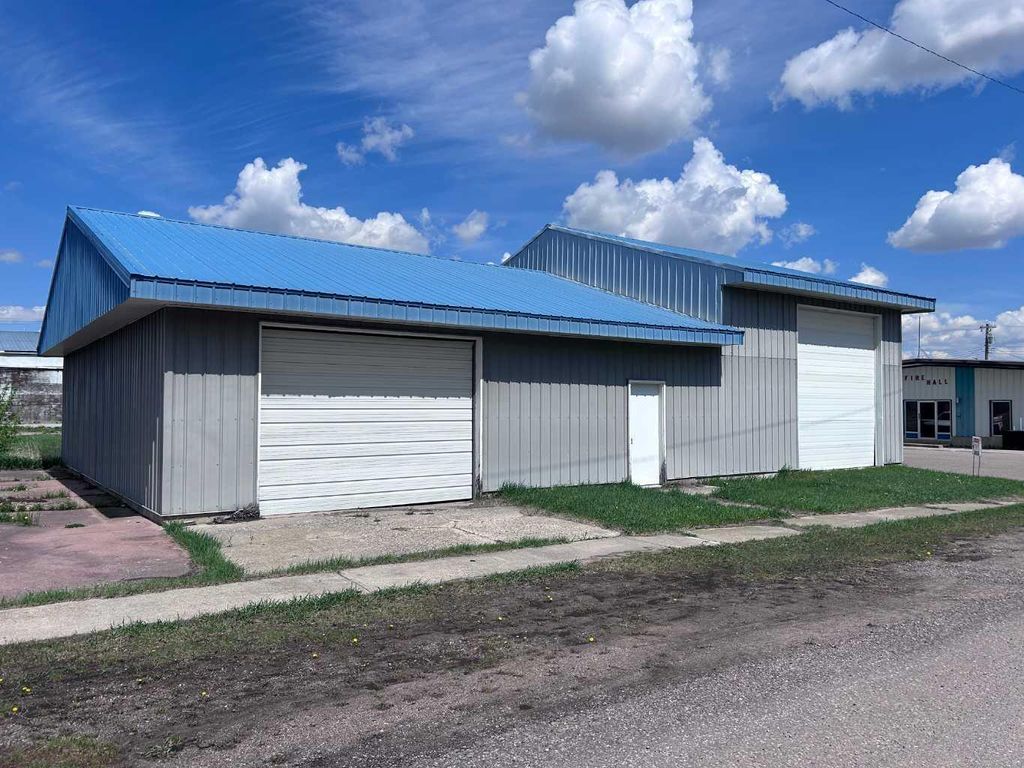 Photo of 4904 51 Street, Innisfree, AB T0B 2G0 (MLS # A2070394)