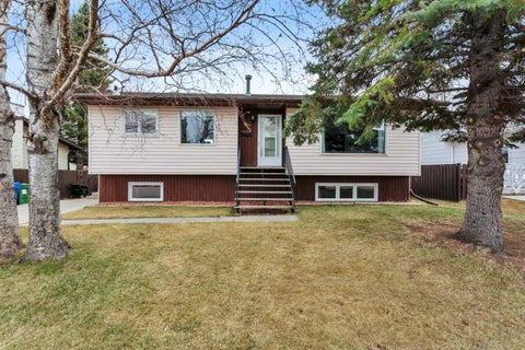 Photo of 5751 55 Street, Rocky Mountain House, AB T4T 1J7 (MLS # A2305757)
