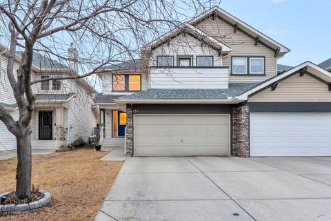 210 Evansmeade Point NW Calgary AB T3P 1B8
