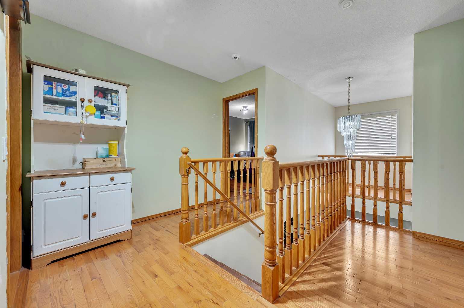 166 Somerset Drive SW