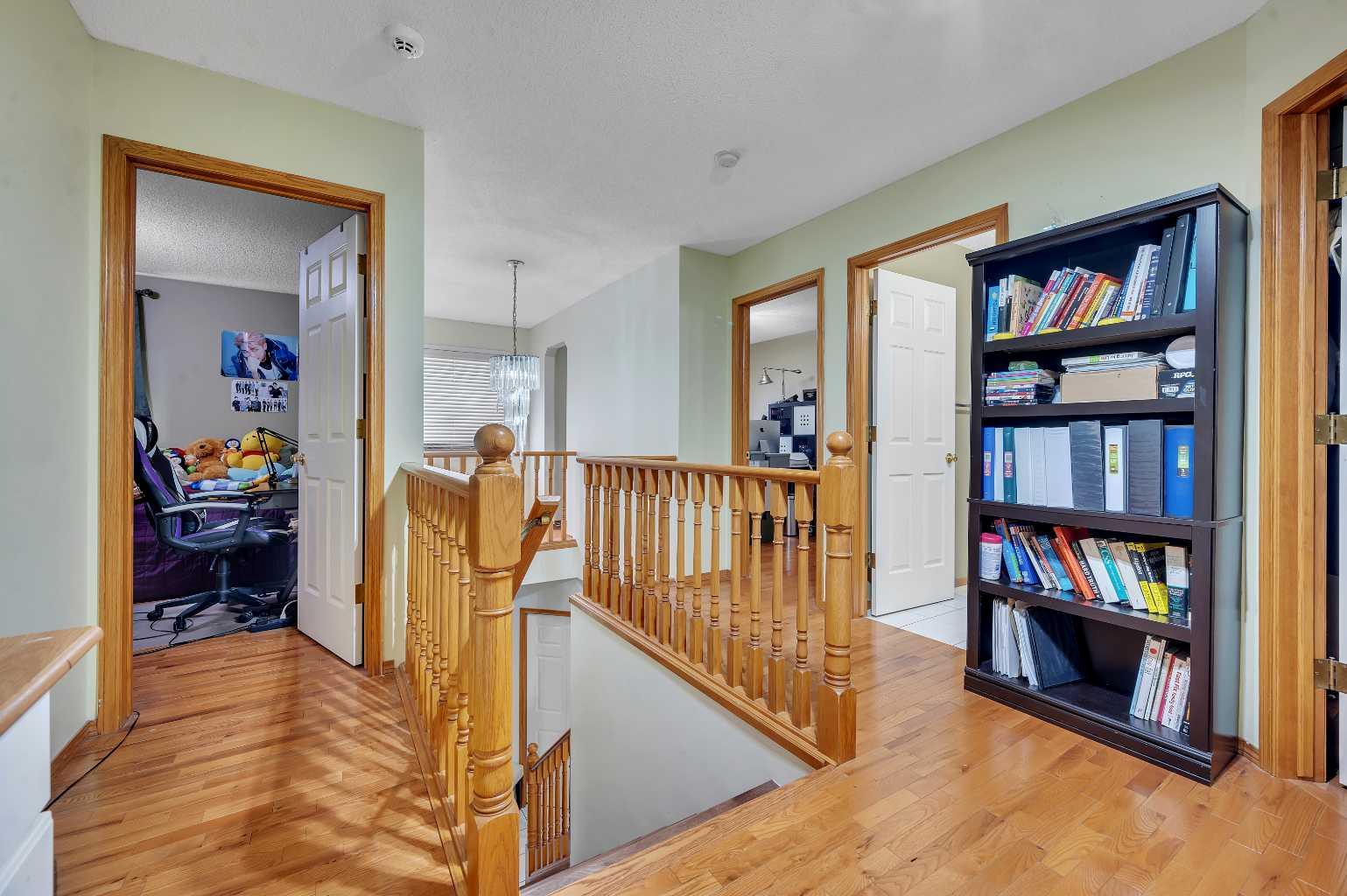 166 Somerset Drive SW