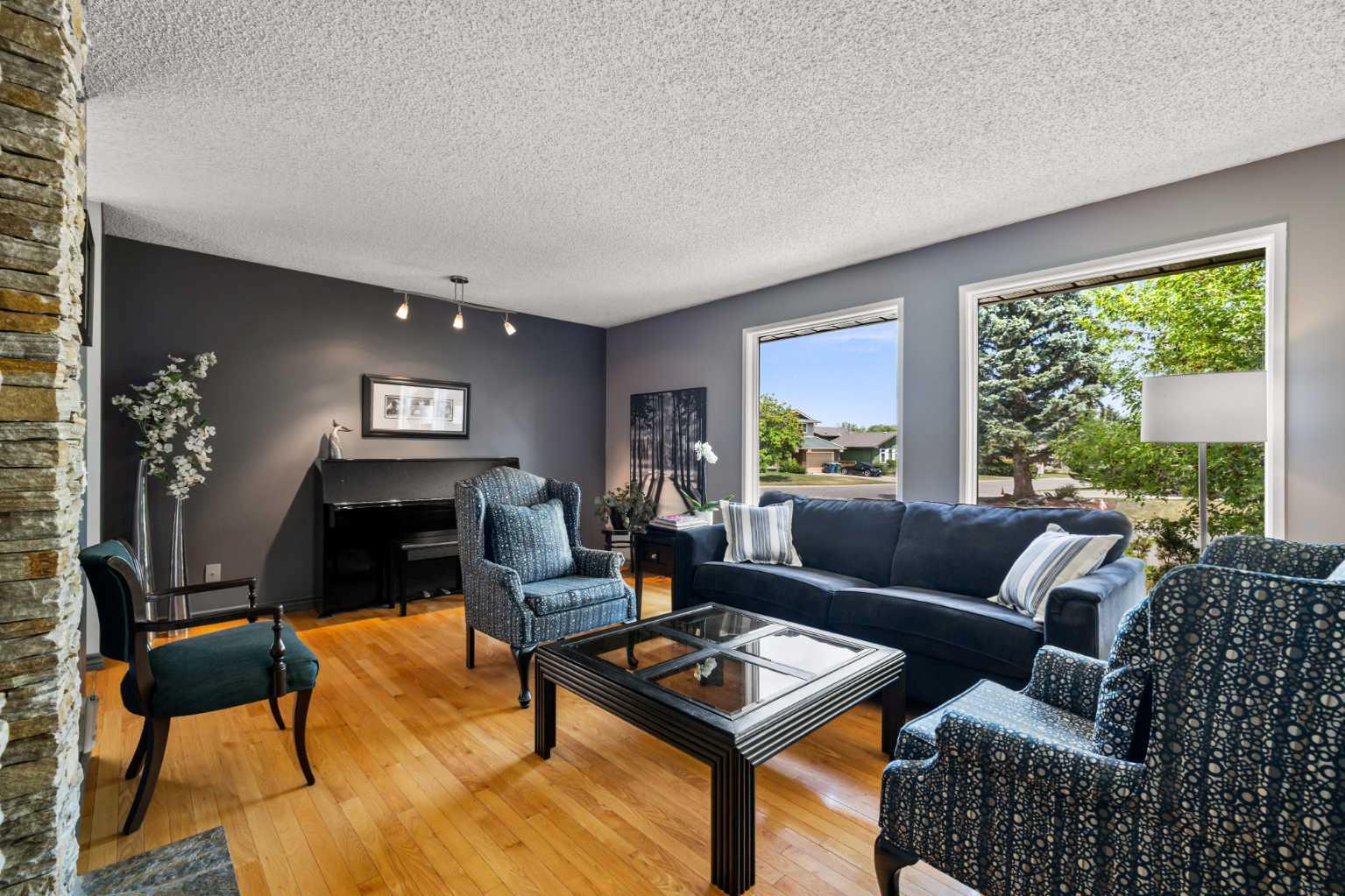 232 Deer Run Close SE