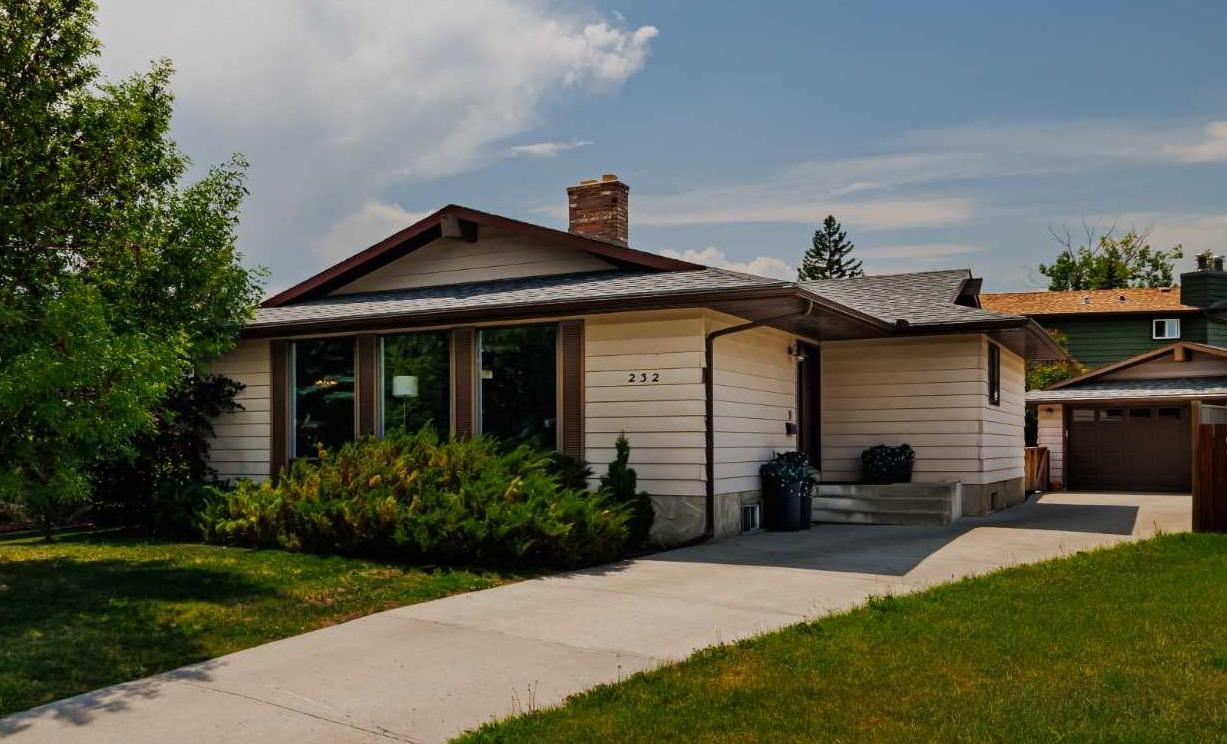 232 Deer Run Close SE