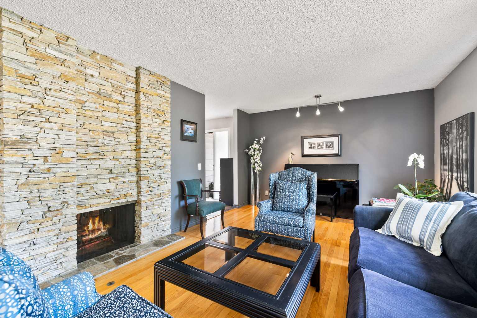 232 Deer Run Close SE
