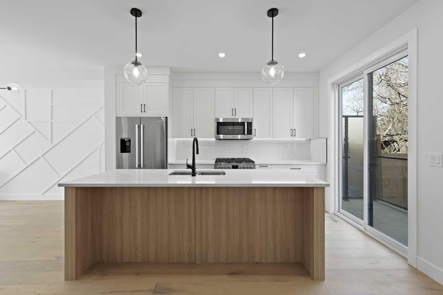 2520 16 Street SW