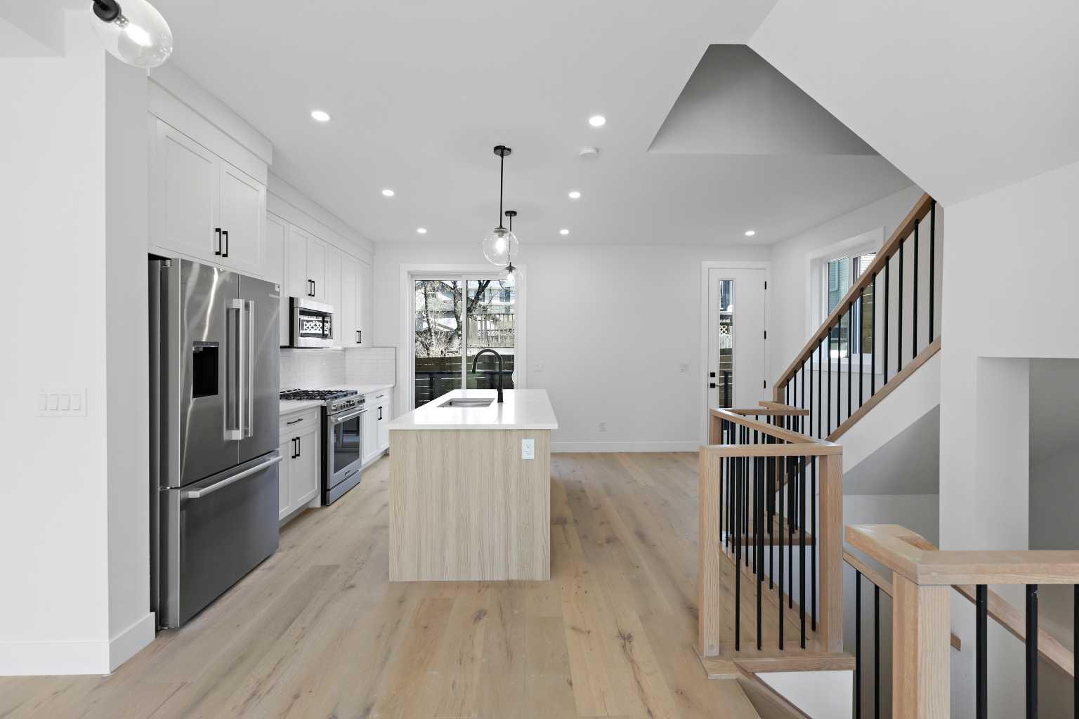 2520 16 Street SW