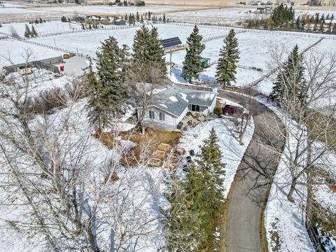 120050 466 Avenue E Rural Foothills County AB T1V 1N3