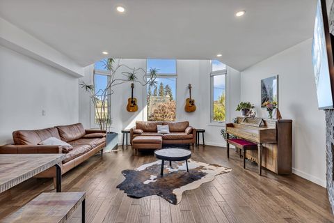 2033 21 Avenue SW Calgary AB T2T 0N8