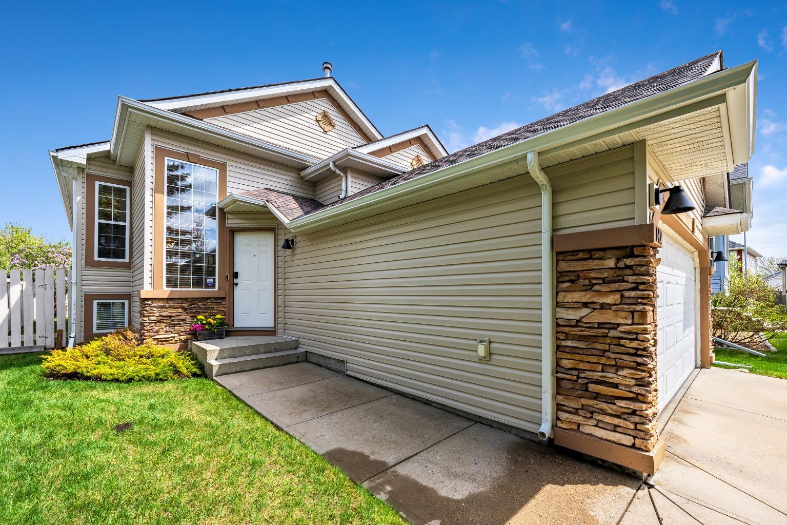 142 Coventry View NE
