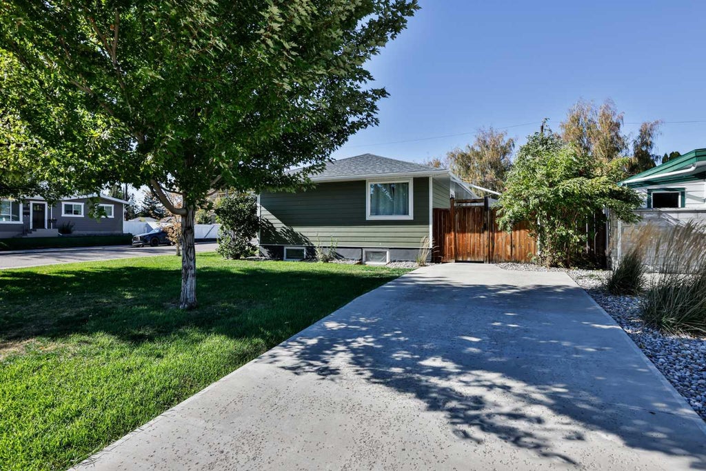 Photo of 1019 31A Street S, Lethbridge, AB T1K 2Z7 (MLS # A2350754)