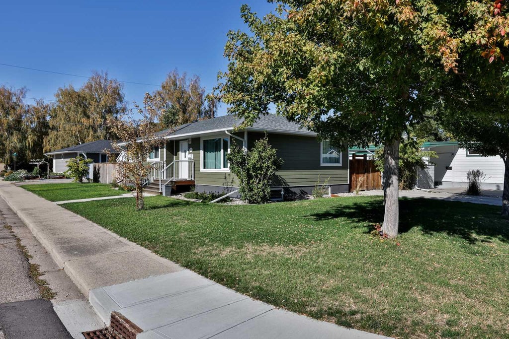Photo of 1019 31A Street S, Lethbridge, AB T1K 2Z7 (MLS # A2350754)