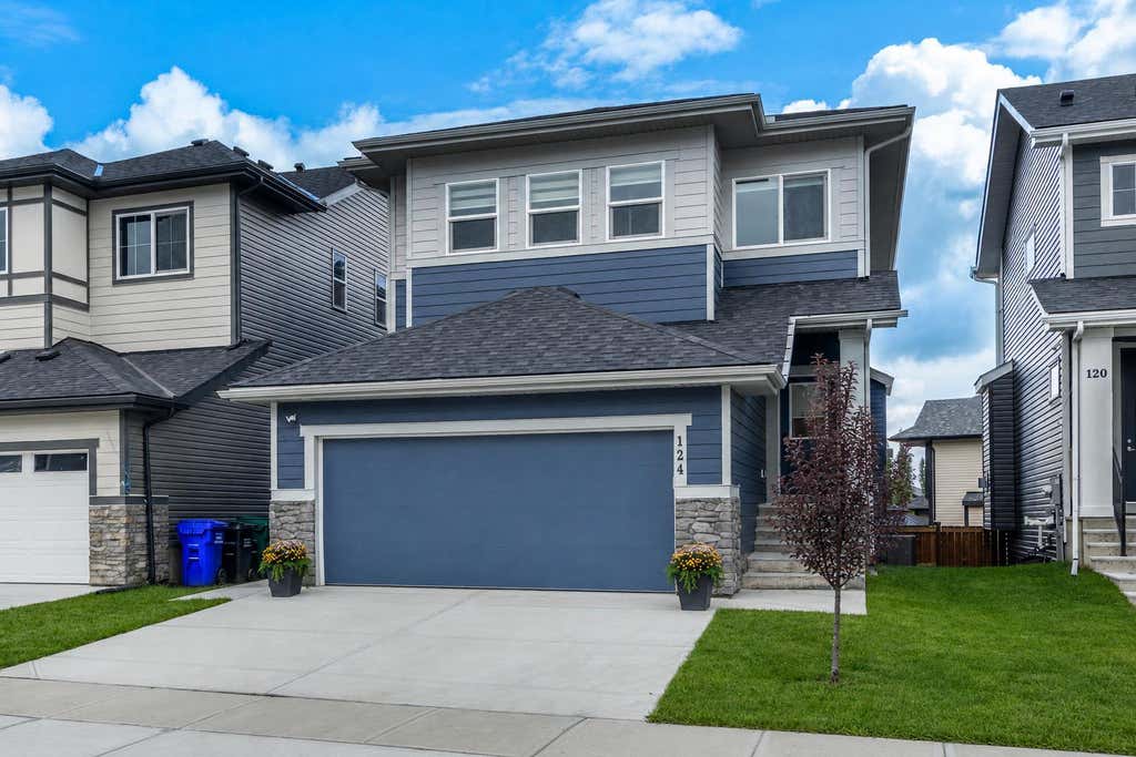 Photo of 124 Heritage Boulevard, Cochrane, AB T4C 3G8 (MLS # A2338531)