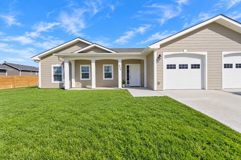 Photo of 608 10 Avenue W, Barnwell, AB T0K 0B0 (MLS # A2350363)