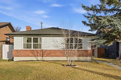 60 Sunmount Close SE Calgary AB T2X 1V6