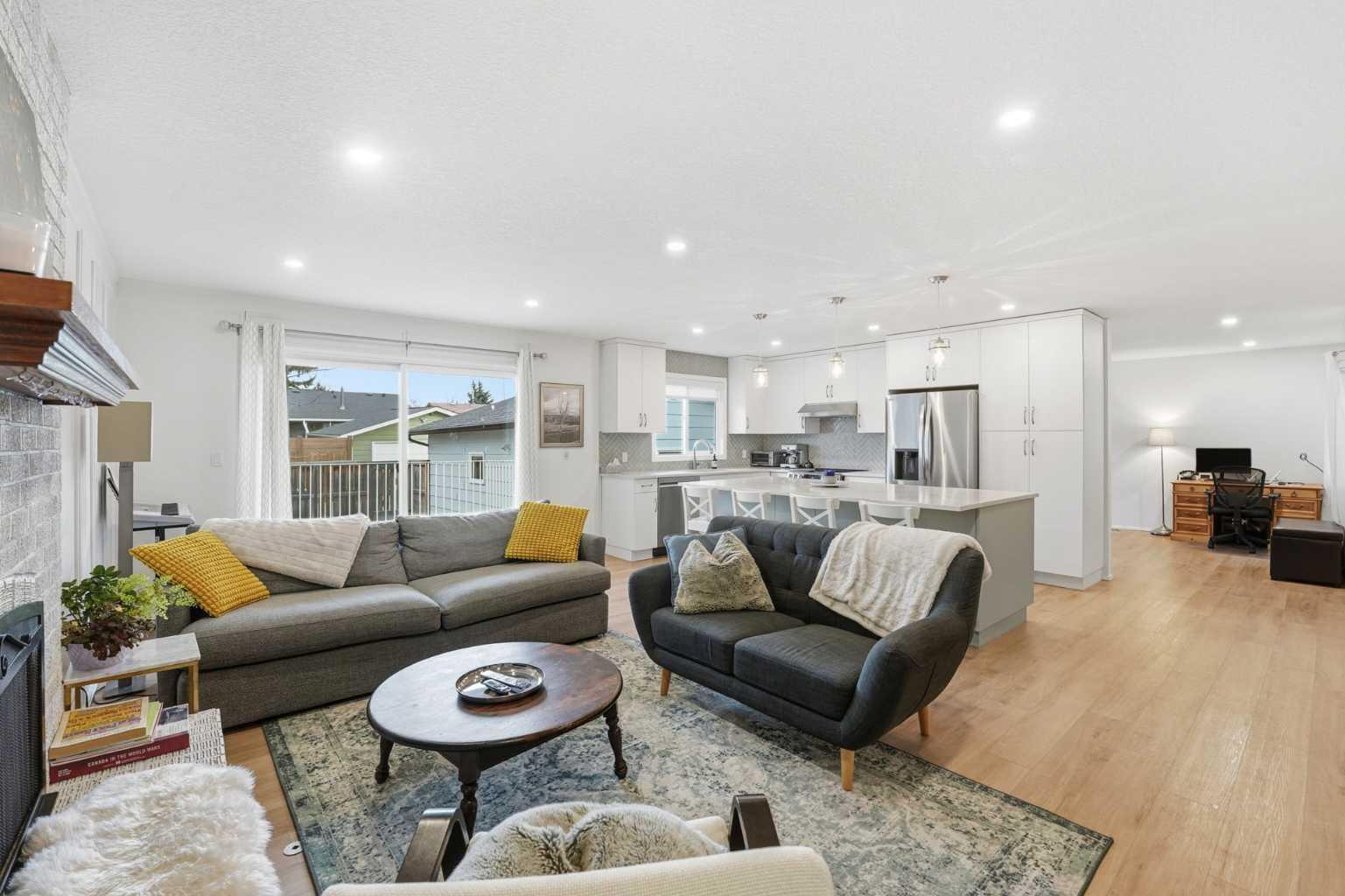 60 Sunmount Close SE