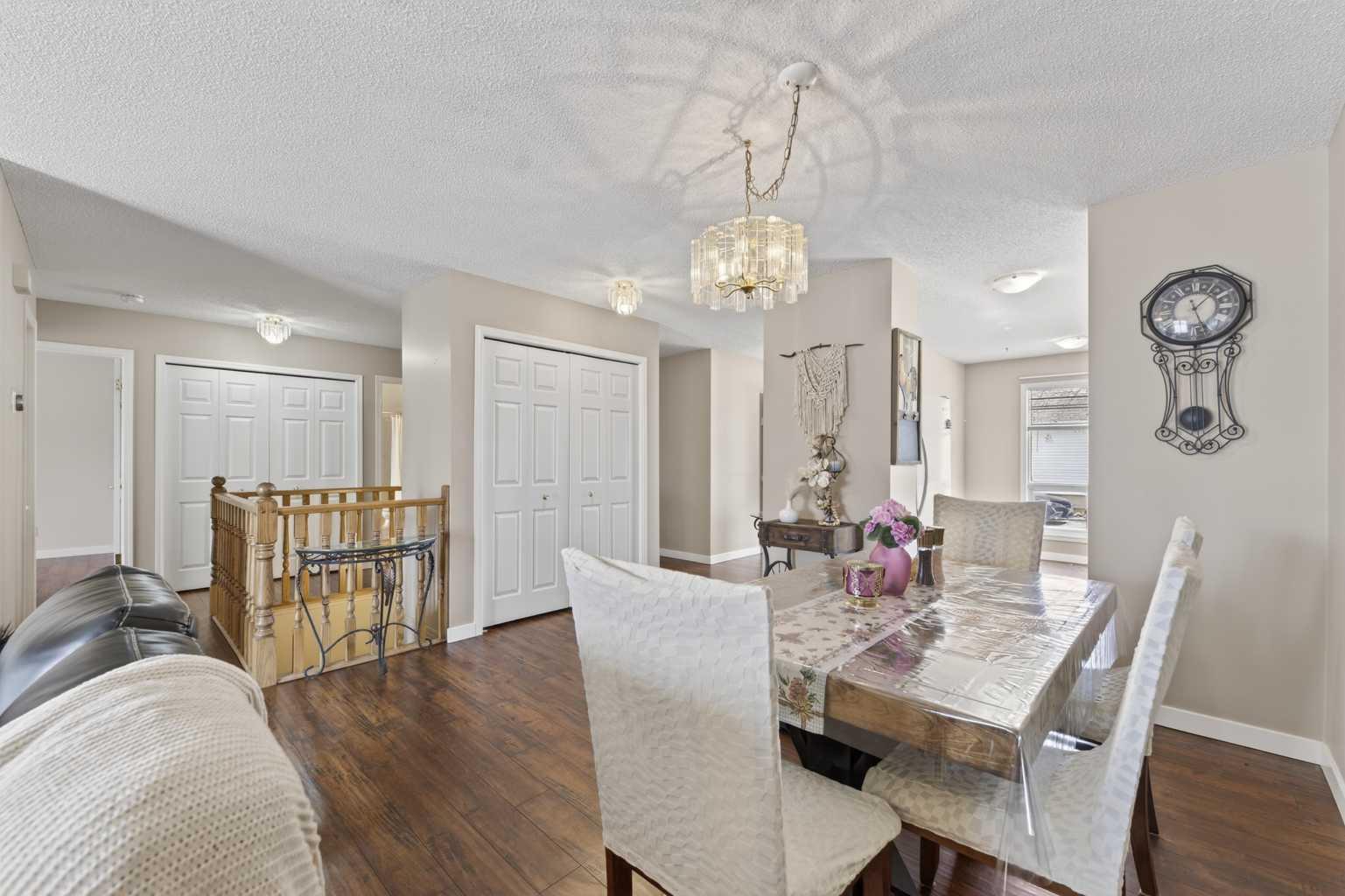 24 Deer Ridge Close SE