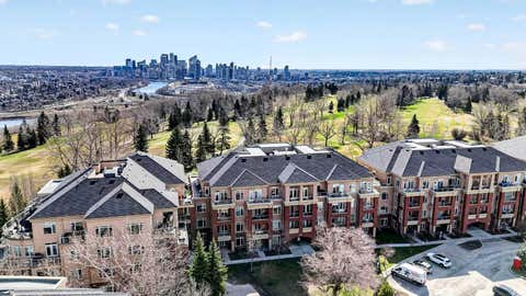 Photo of 14 Hemlock Crescent SW #7304, Calgary, AB T3C 2Z1 (MLS # A2334095)