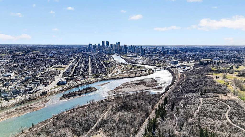 Photo of 14 Hemlock Crescent SW #7304, Calgary, AB T3C 2Z1 (MLS # A2334095)