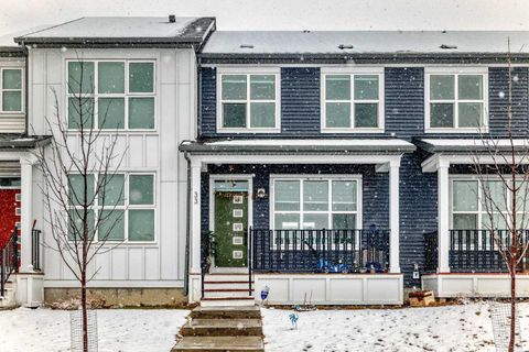 Photo of 33 Savanna Manor NE, Calgary, AB T3J 2J8 (MLS # A2304056)