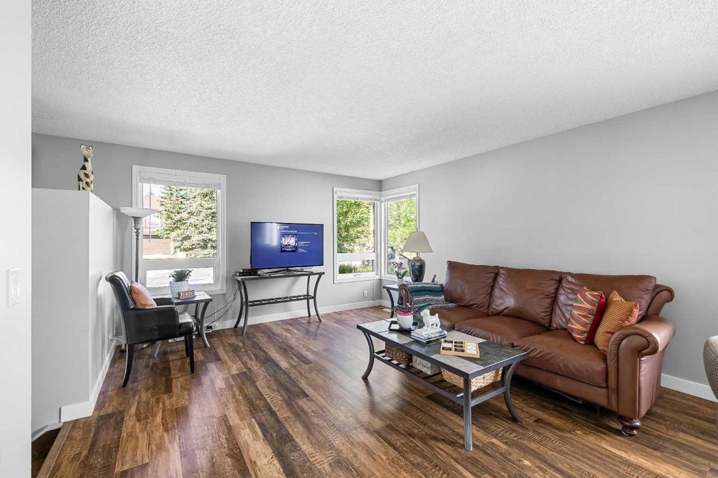 Photo of 168 Macewan Glen Drive NW, Calgary, AB T3K 2G4 (MLS # A2290596)