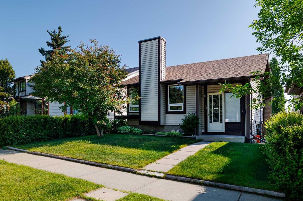 Photo of 168 Macewan Glen Drive NW, Calgary, AB T3K 2G4 (MLS # A2290596)