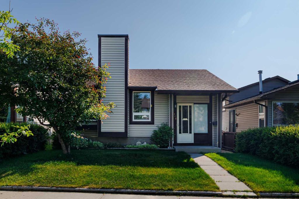 Photo of 168 Macewan Glen Drive NW, Calgary, AB T3K 2G4 (MLS # A2290596)