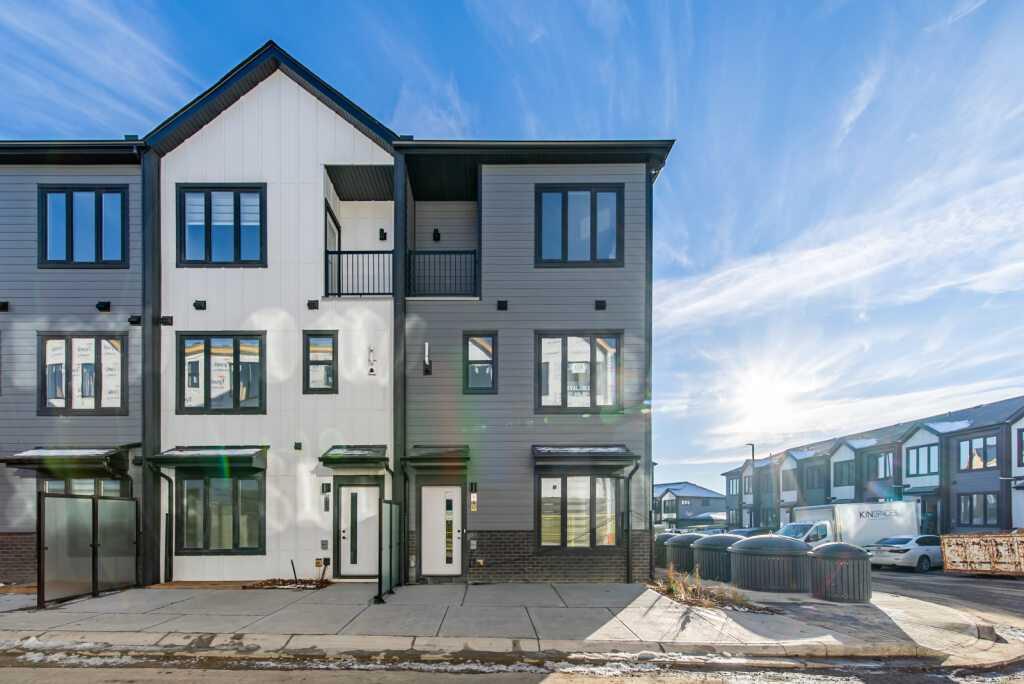 828 Arbour Lake Road NW