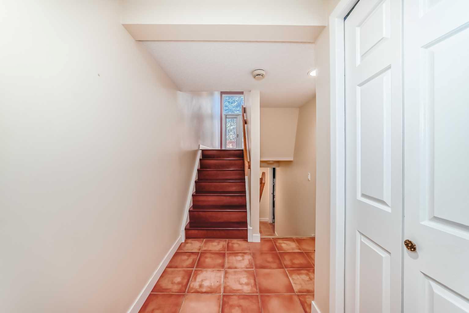 357 Point Mckay Gardens NW