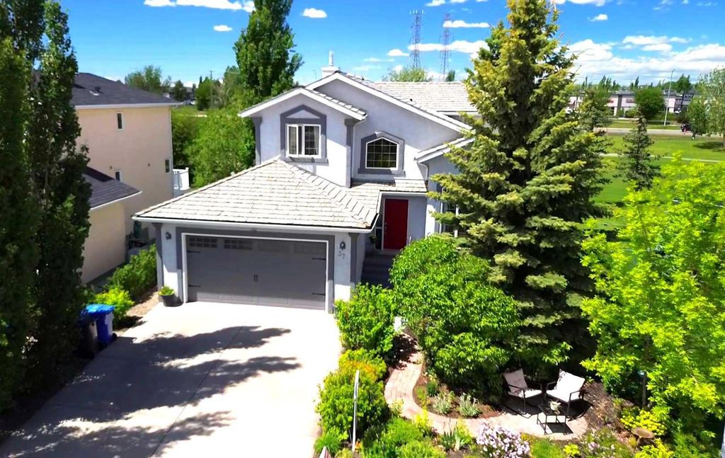 Photo of 37 LAKESIDE GREENS Close, Chestermere, AB T1X 1C2 (MLS # A2314787)
