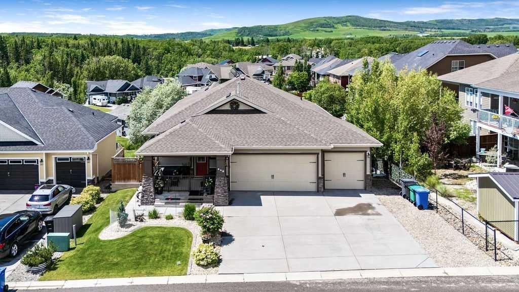 Photo of 444 Seclusion Valley Drive NE, Diamond Valley, AB T0L 2A0 (MLS # A2325300)