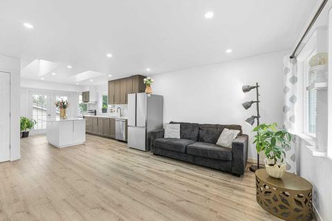 477 72 Avenue NE Calgary AB T2K 5H8