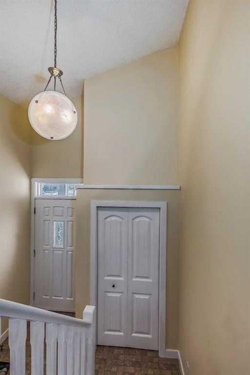 211 Saddlebrook Way NE