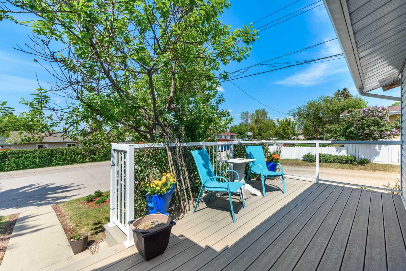 208 Van Horne Crescent NE