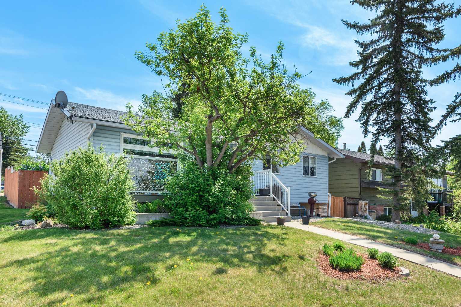 208 Van Horne Crescent NE
