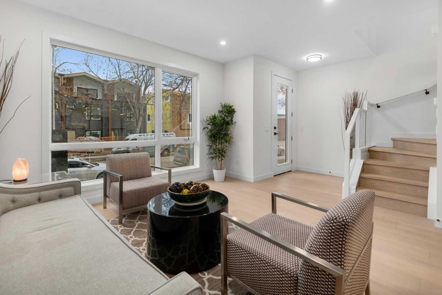 3719 14A Street SW 1