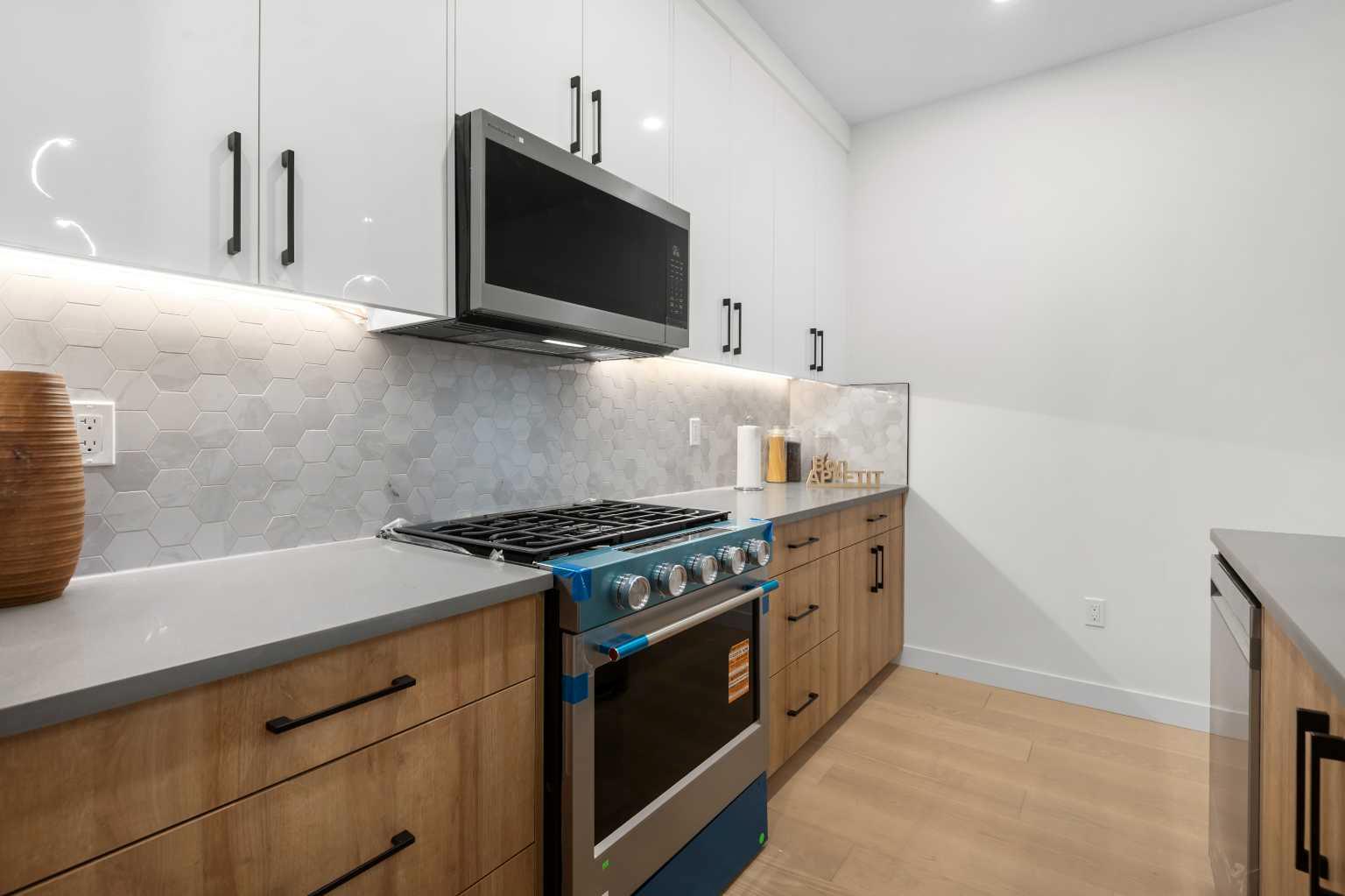 3719 14A Street SW 1