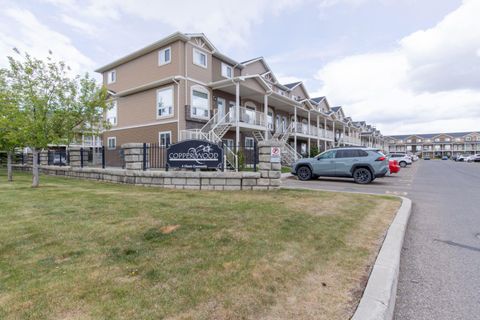 Photo of 51 Keystone Terrace W #69, Lethbridge, AB T1J 5B8 (MLS # A2313552)