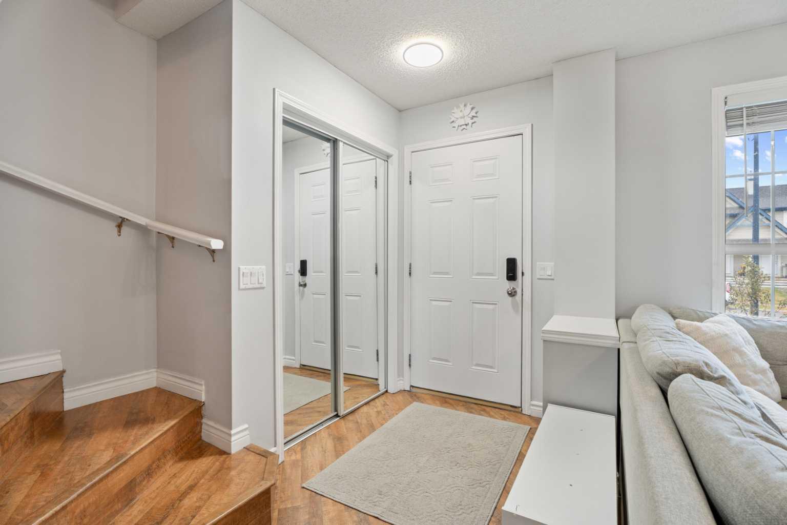 242 Elgin Place SE