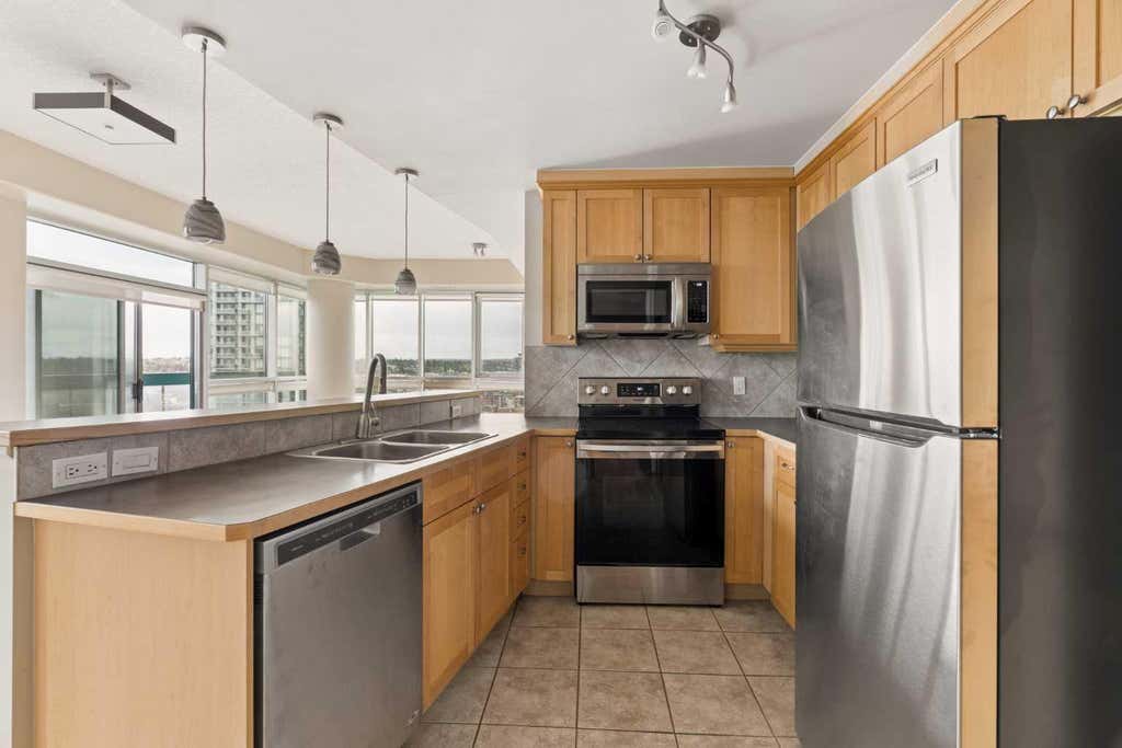 Photo of 836 15 Avenue SW #1703, Calgary, AB T2R 1S2 (MLS # A2321811)