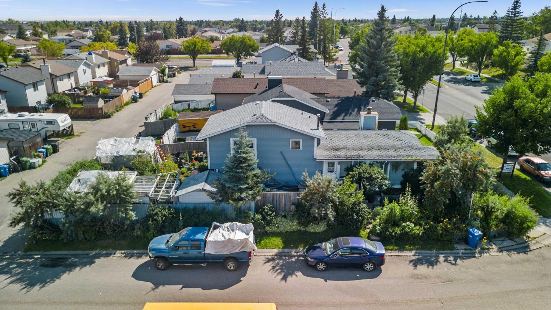 16 Tararidge Drive NE