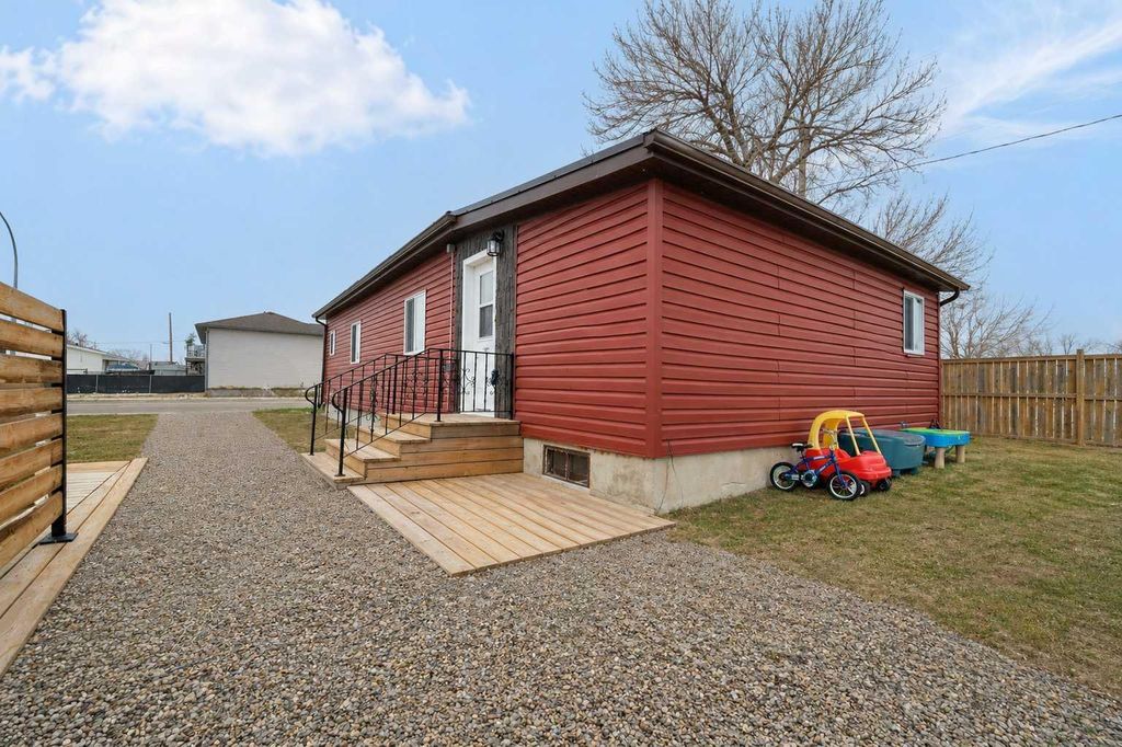Photo of 301 2 Street NW, Redcliff, AB T0J 2P0 (MLS # A2304673)