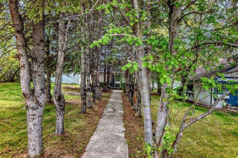 Photo of 4734 50 Street, Sylvan Lake, AB T4S 1G6 (MLS # A2323825)