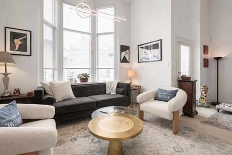 318 Hawkstone Manor NW Calgary AB T3G 3X2