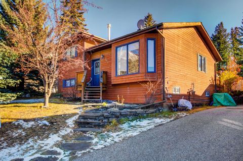 303 Pioneer Road Canmore AB T1W 1E8