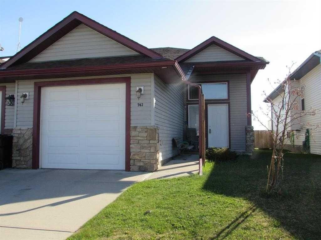 Photo of 742 Carriage Lane Drive, Carstairs, AB T0M 0N0 (MLS # A2264849)