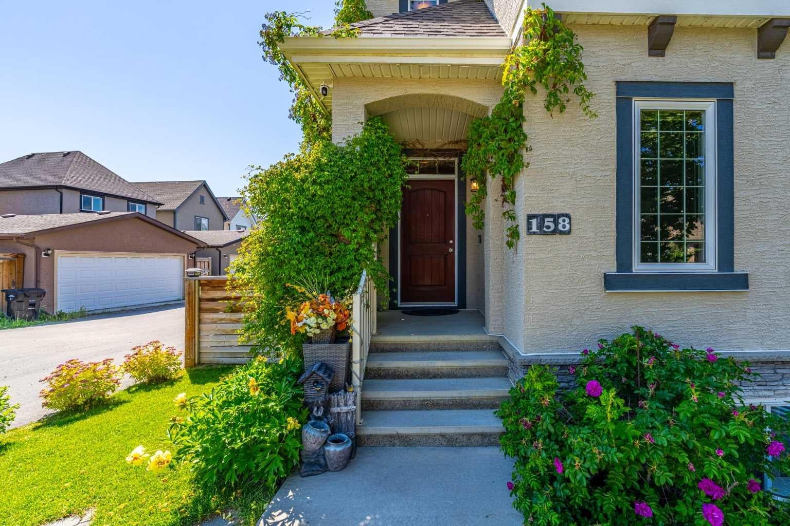 158 Mahogany Grove SE