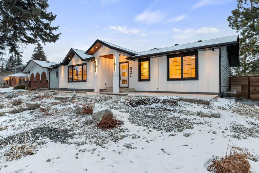 Photo of 1024 lake christina Way SE, Calgary, AB T2J 2R3 (MLS # A2287300)