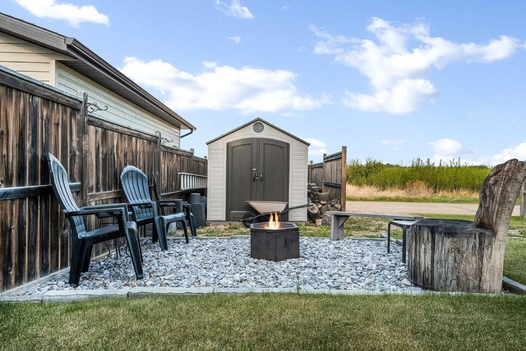 Photo of 26 Lucky Place, Sylvan Lake, AB T4S 0A9 (MLS # A2317270)
